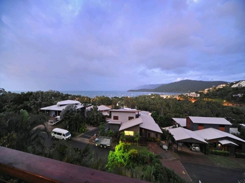 12 Nara Avenue, Airlie Beach QLD 4802
