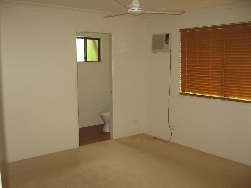 2/12 Duell Road, Cannonvale QLD 4802