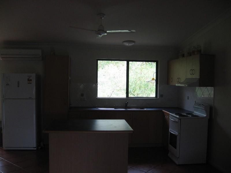 2/12 Duell Road, Cannonvale QLD 4802