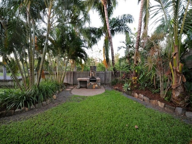 1 Laurence Close, Cannonvale QLD 4802
