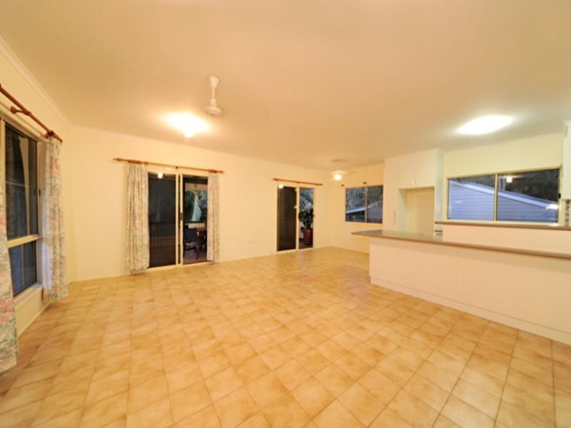 1 Laurence Close, Cannonvale QLD 4802