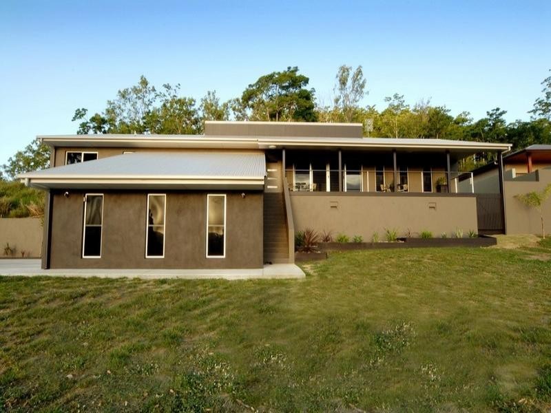 25 Kookaburra Drive, Cannonvale QLD 4802