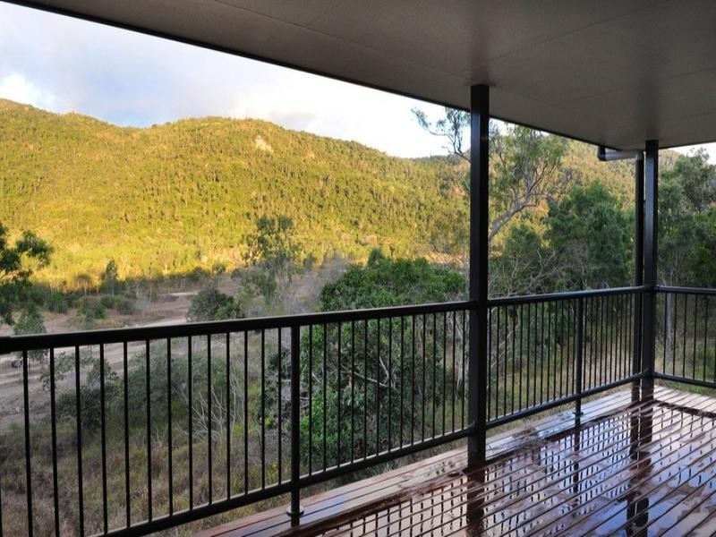 3 Scarlet Gum Close, Cannonvale QLD 4802