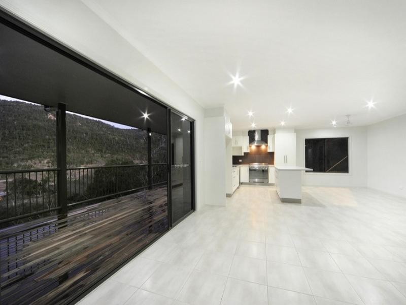 3 Scarlet Gum Close, Cannonvale QLD 4802