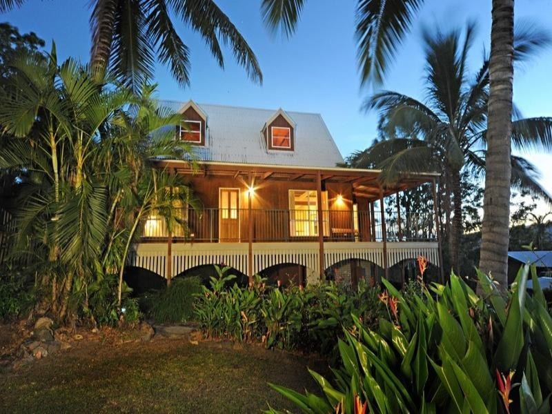 7 Alice Court, Cannonvale QLD 4802