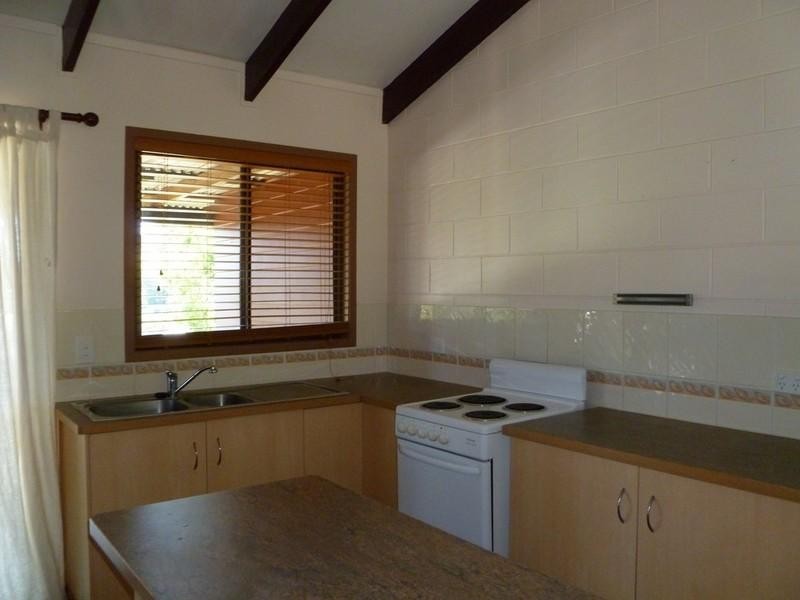 2/8 Wambiri Street, Cannonvale QLD 4802