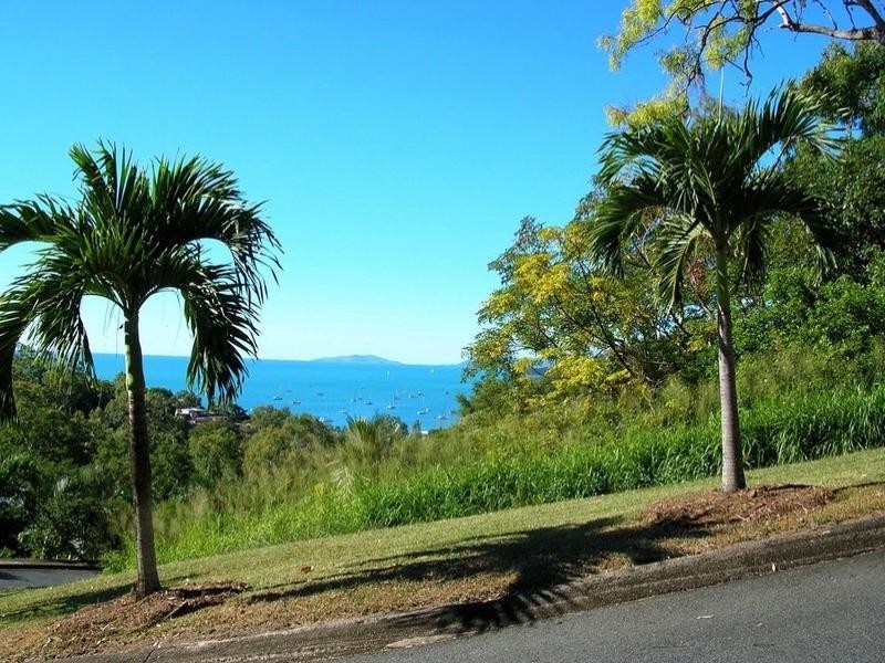 4 Nara Avenue, Airlie Beach QLD 4802