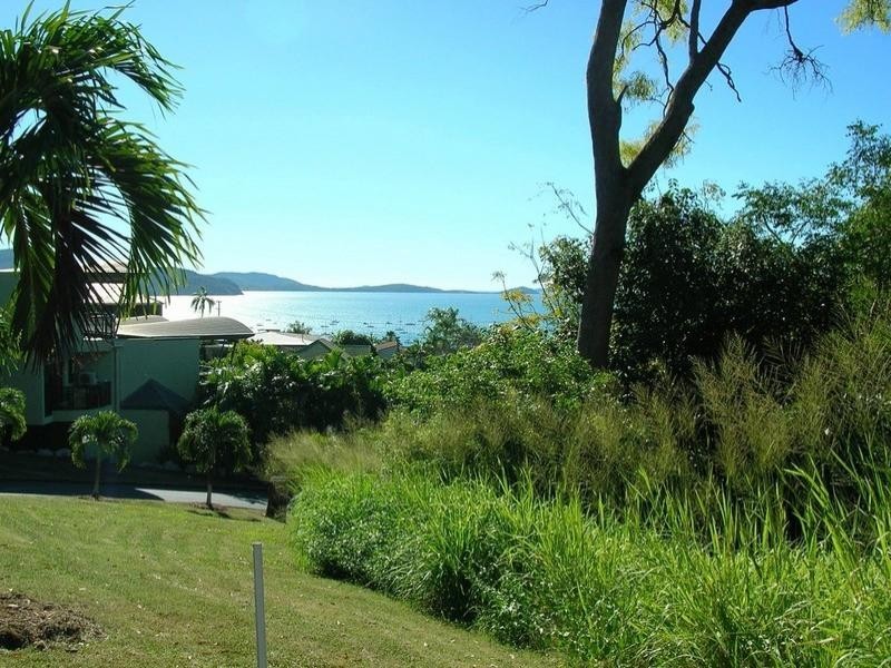 4 Nara Avenue, Airlie Beach QLD 4802