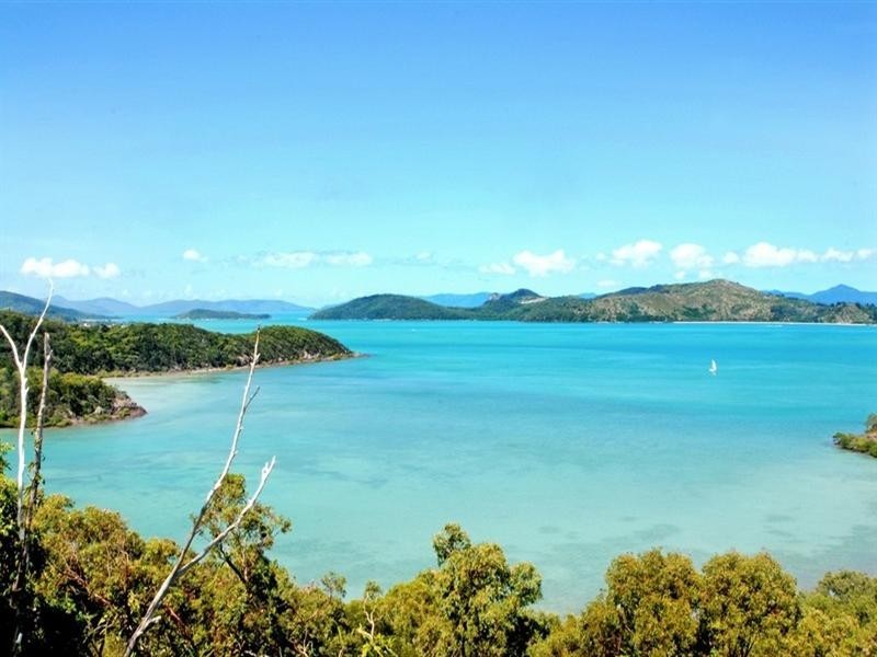 6 Neerim Crescent, Shute Harbour QLD 4802