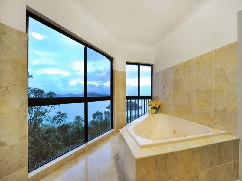 6 Neerim Crescent, Shute Harbour QLD 4802