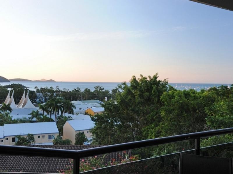 118/4 Eshelby Drive, Cannonvale QLD 4802