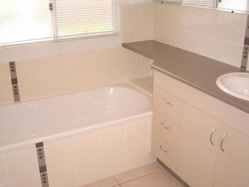 2/20 Banksia Court, Cannonvale QLD 4802