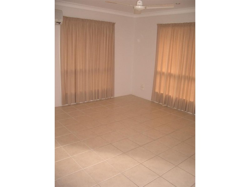 2/20 Banksia Court, Cannonvale QLD 4802