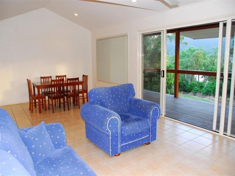 1/15 Macarthur Drive, Cannonvale QLD 4802