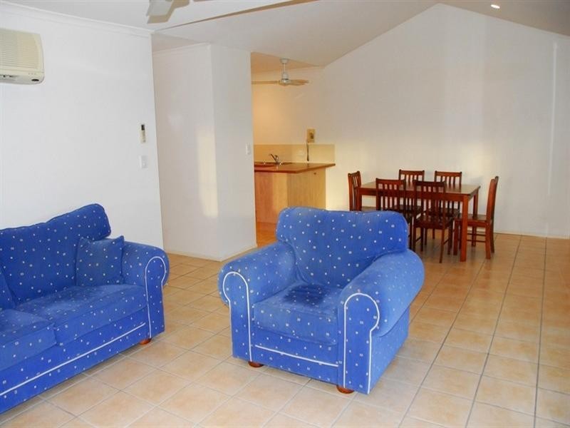 1/15 Macarthur Drive, Cannonvale QLD 4802