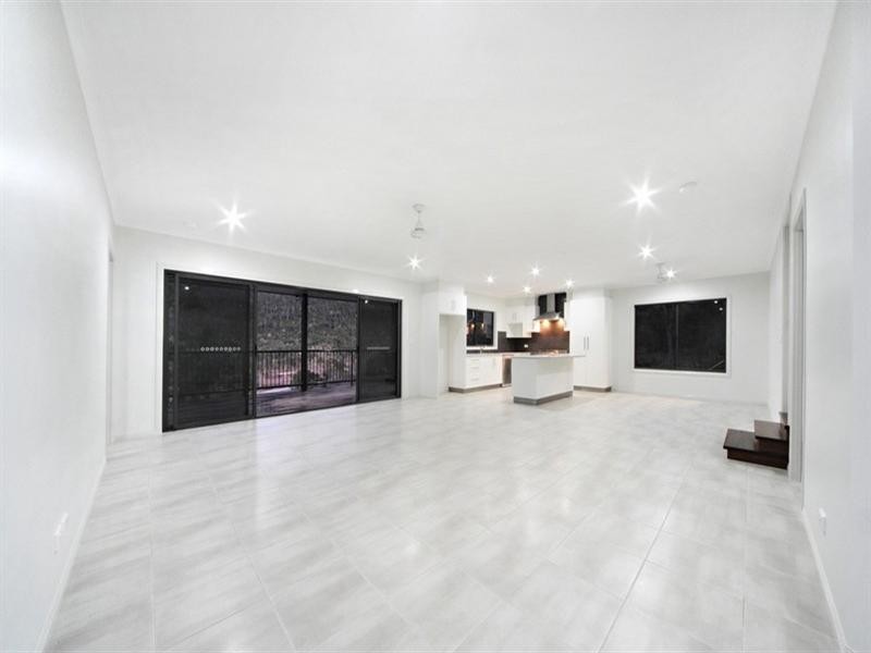 3 Scarlet Gum Close, Cannonvale QLD 4802