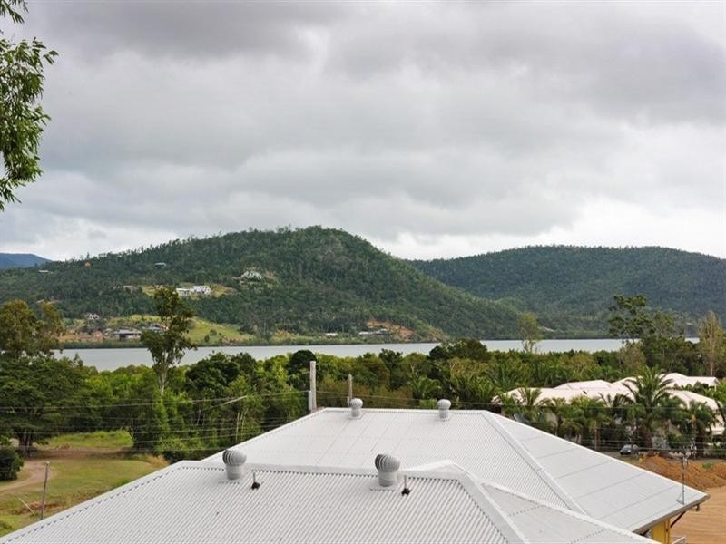 6 Wambiri Street, Cannonvale QLD 4802