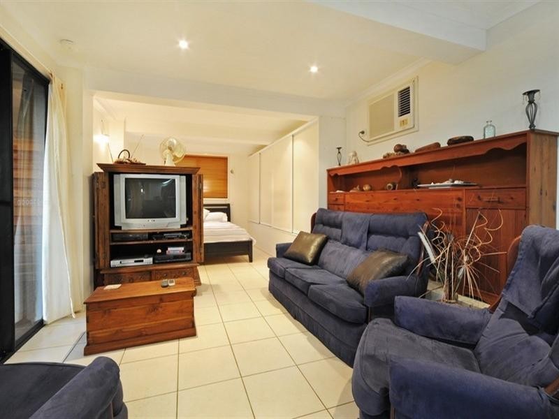 6 Wambiri Street, Cannonvale QLD 4802