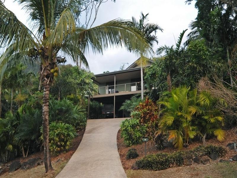 9 Country Road, Cannonvale QLD 4802