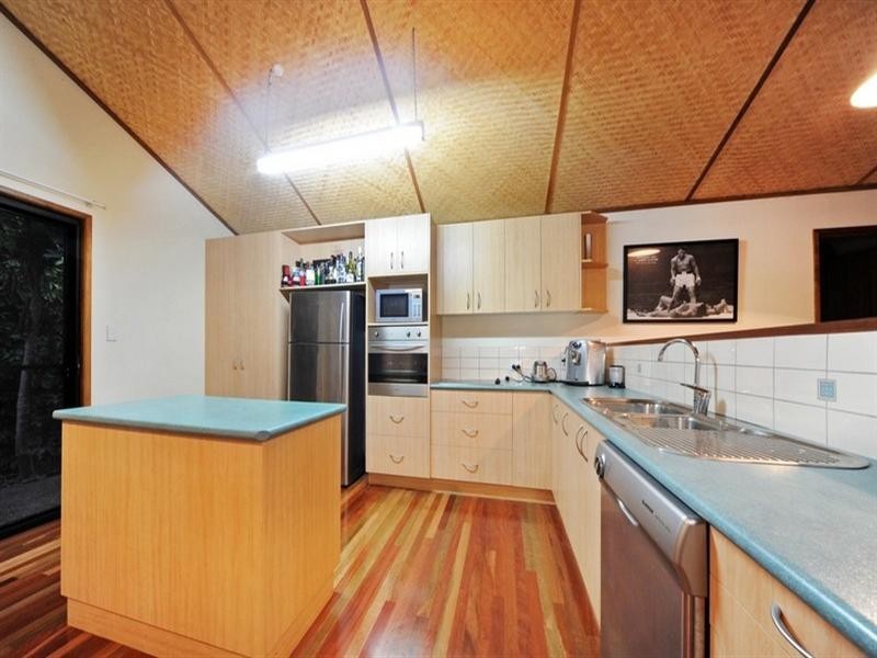 9 Country Road, Cannonvale QLD 4802