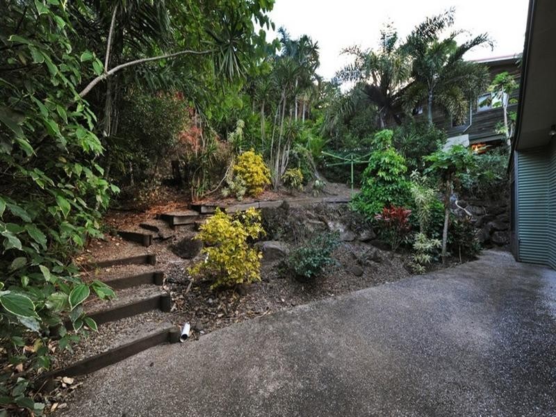 9 Country Road, Cannonvale QLD 4802