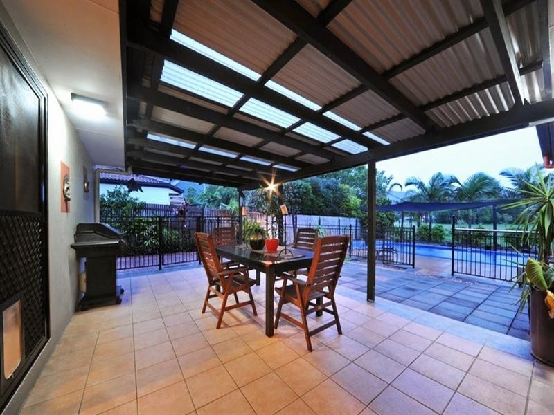 30 Valley Drive, Cannonvale QLD 4802