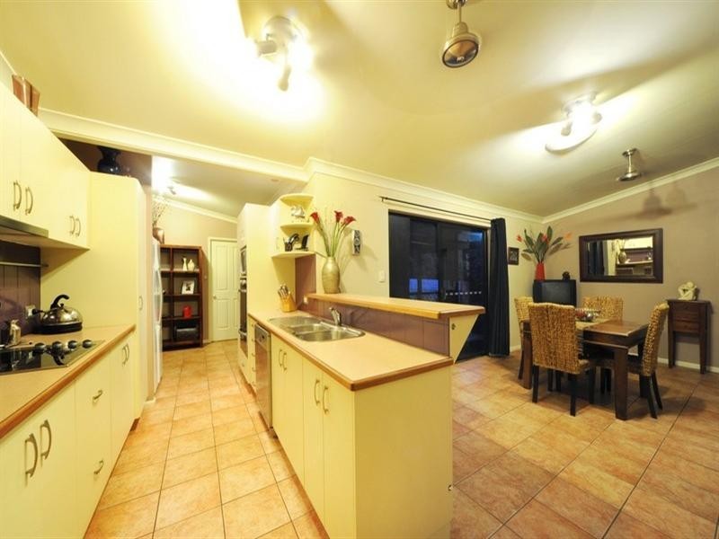 30 Valley Drive, Cannonvale QLD 4802