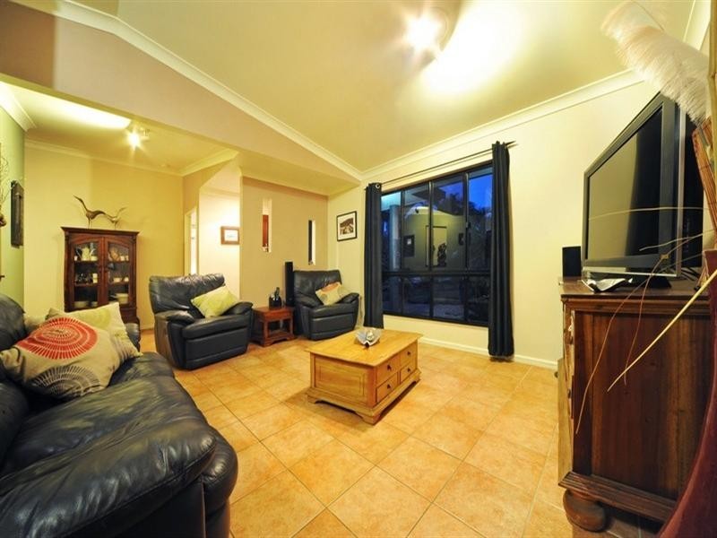 30 Valley Drive, Cannonvale QLD 4802