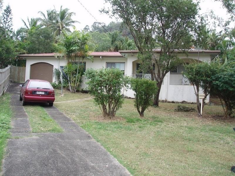 4 Pleasant Drive, Cannonvale QLD 4802