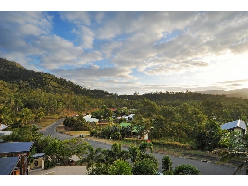 5/5 Border Drive, Cannonvale QLD 4802