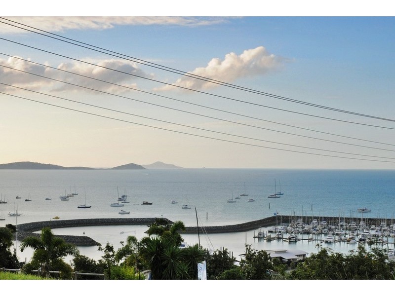 7 Kara Crescent, Airlie Beach QLD 4802