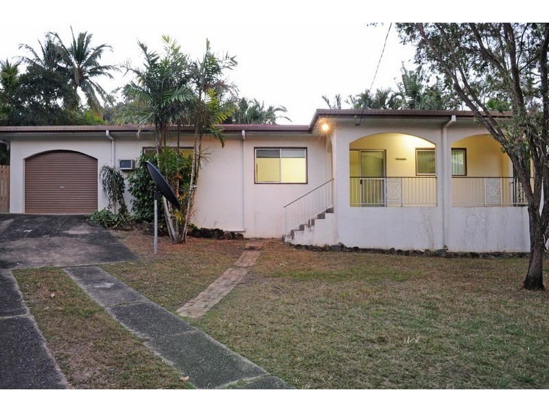 4 Pleasant Drive, Cannonvale QLD 4802