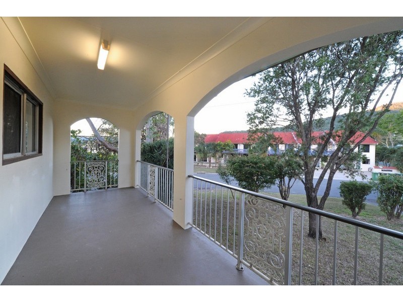 4 Pleasant Drive, Cannonvale QLD 4802