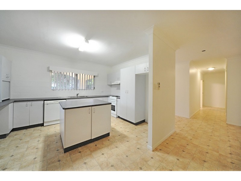 4 Pleasant Drive, Cannonvale QLD 4802
