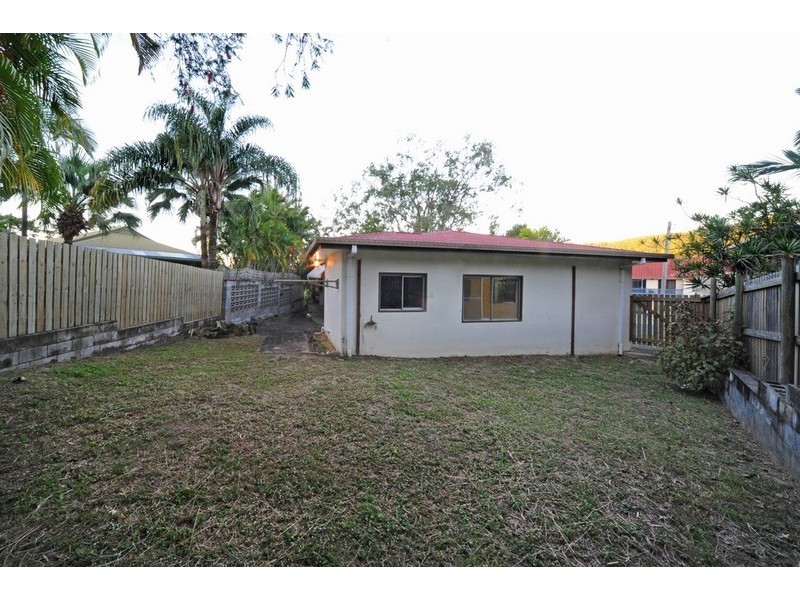 4 Pleasant Drive, Cannonvale QLD 4802