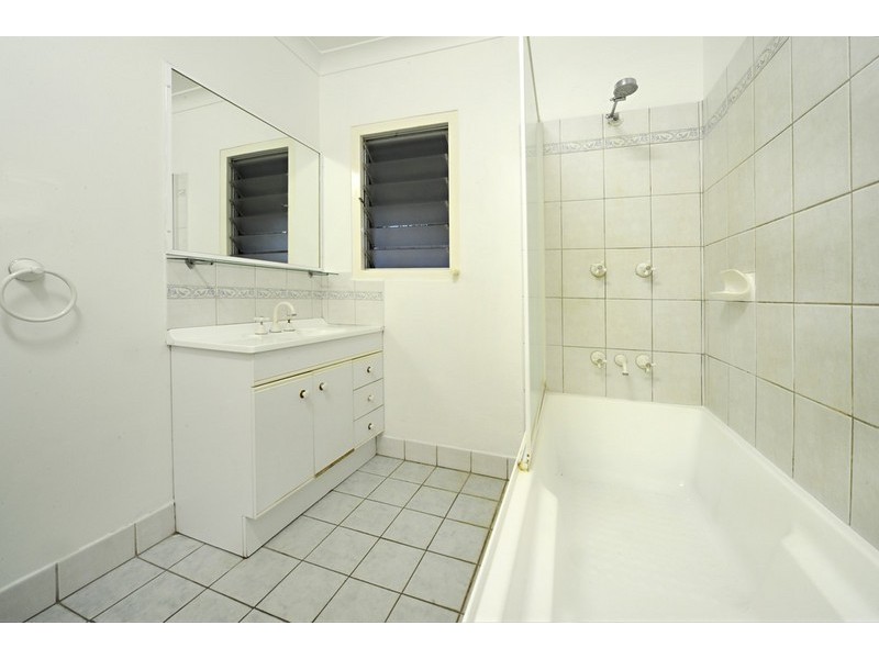 4 Pleasant Drive, Cannonvale QLD 4802
