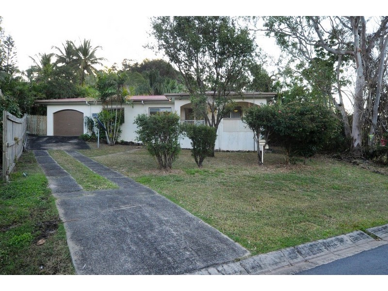4 Pleasant Drive, Cannonvale QLD 4802