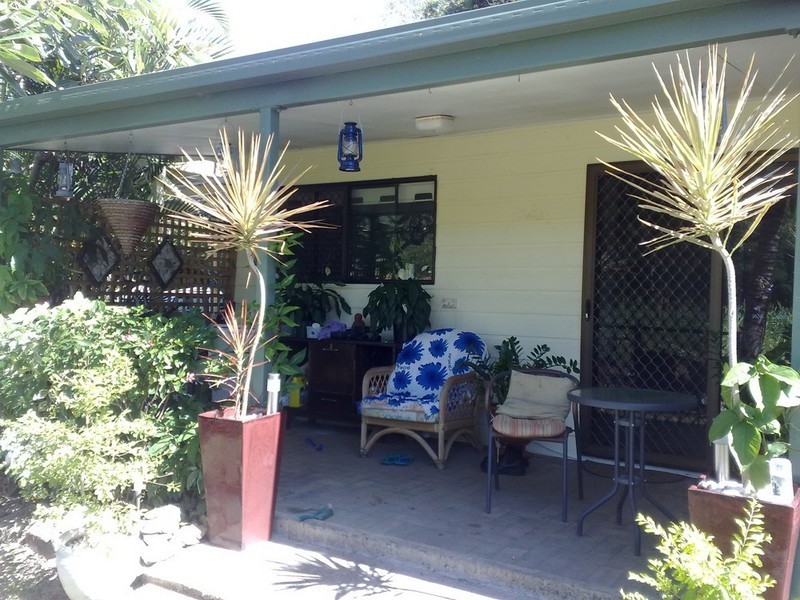 1 Grace Avenue, Cannonvale QLD 4802