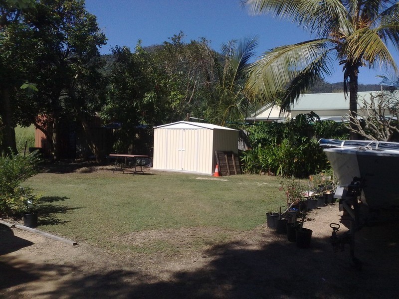 1 Grace Avenue, Cannonvale QLD 4802