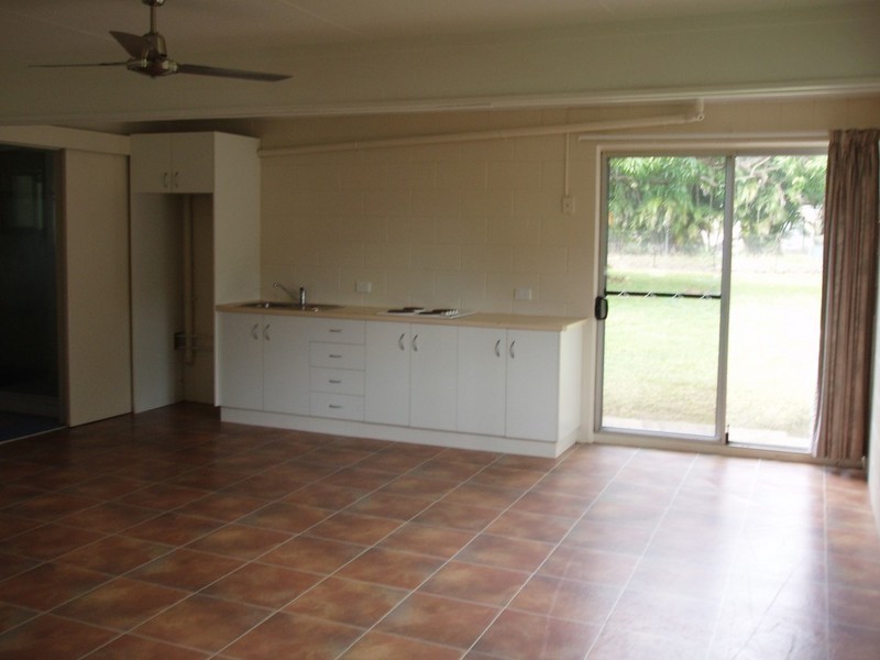 14 Schnapper Street, Cannonvale QLD 4802