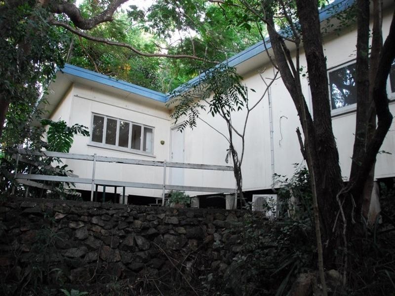 9 Begley Street, Airlie Beach QLD 4802