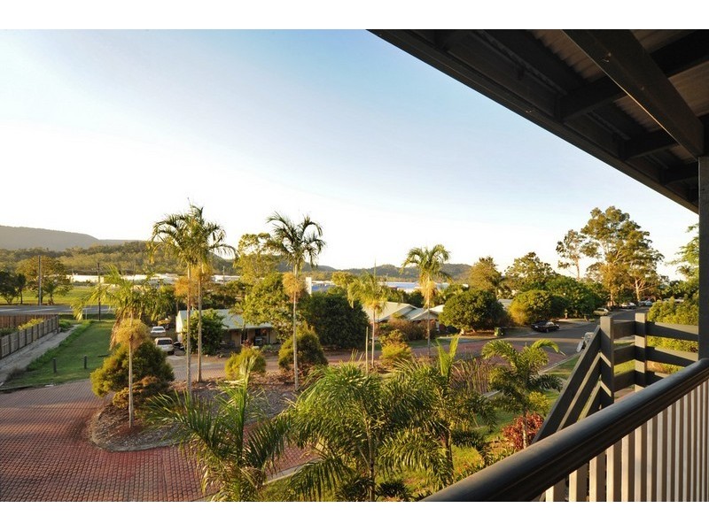 37 South Molle Boulevard, Cannonvale QLD 4802