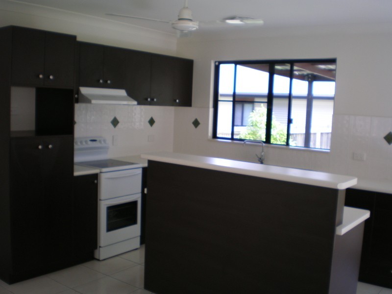 1/82 Country Road, Cannonvale QLD 4802