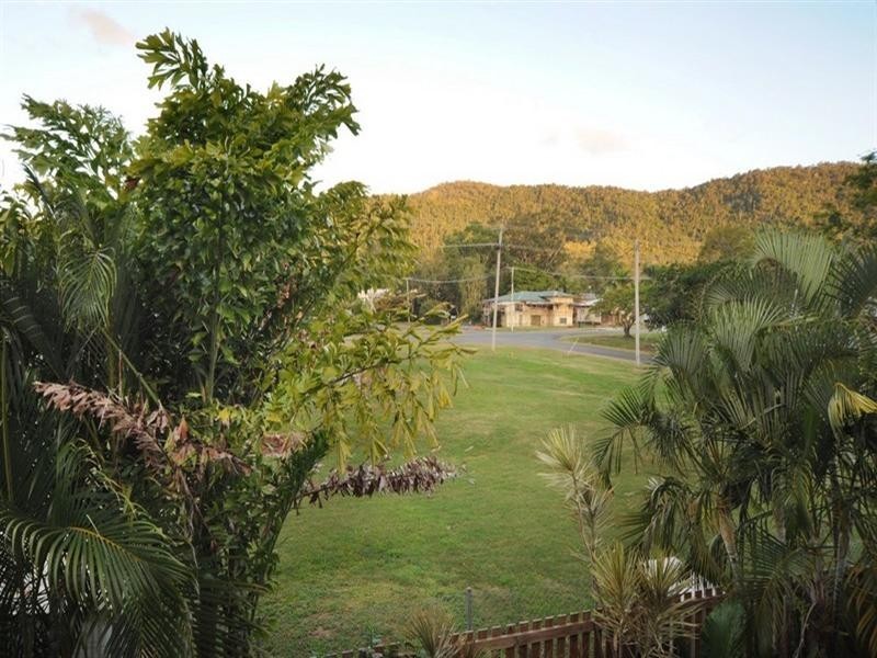 3/5 Pleasant Drive, Cannonvale QLD 4802