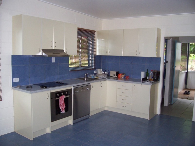 7 William Close, Cannonvale QLD 4802