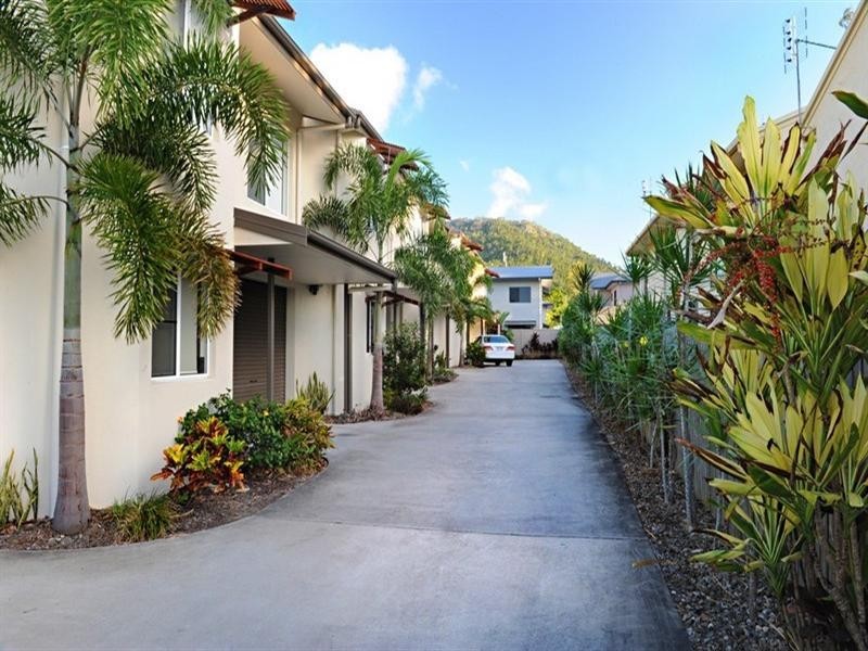 2/6 Salmon Street, Cannonvale QLD 4802