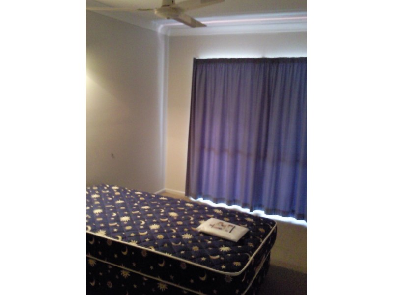 1/5 Pleasant Drive, Cannonvale QLD 4802