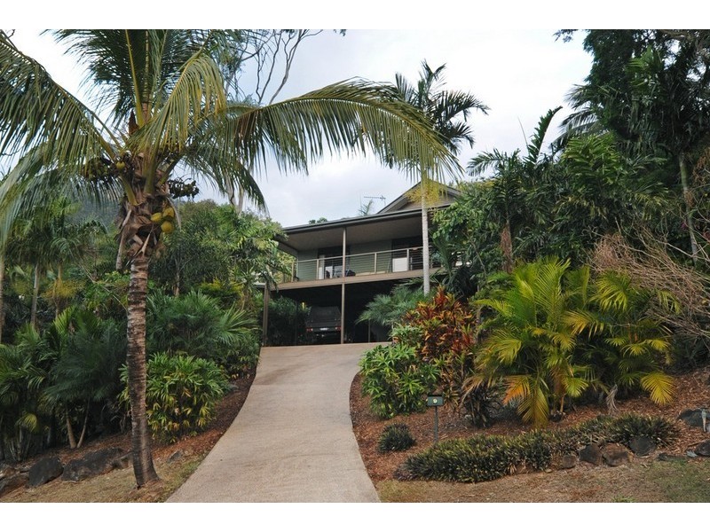 9 Country Road, Cannonvale QLD 4802