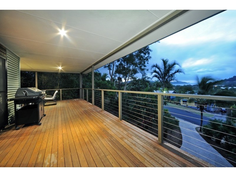 9 Country Road, Cannonvale QLD 4802