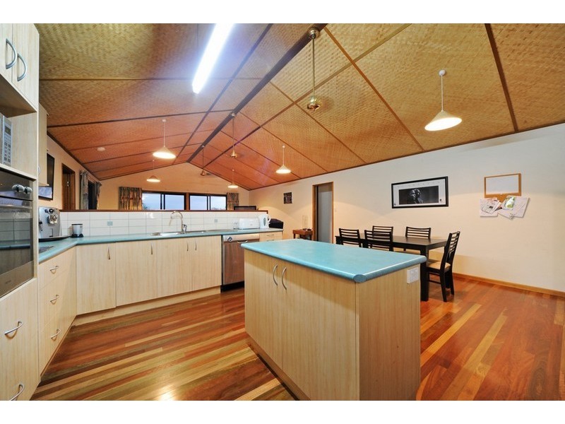 9 Country Road, Cannonvale QLD 4802